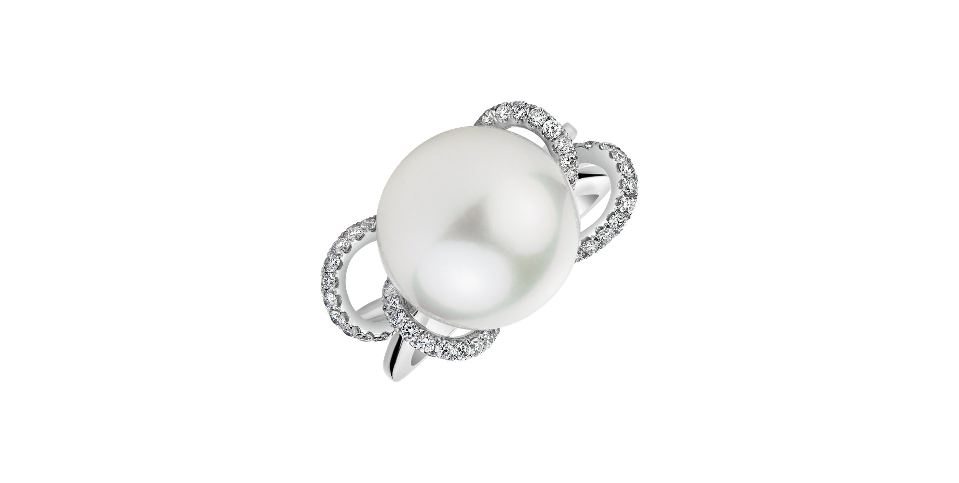 Diamond ring with Pearl Passepied