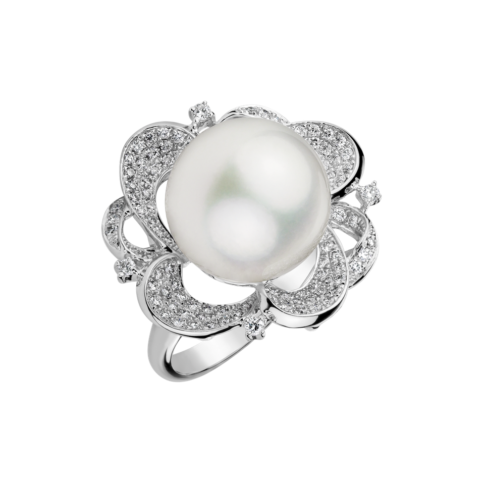 Diamond ring with Pearl Caribbean Secret