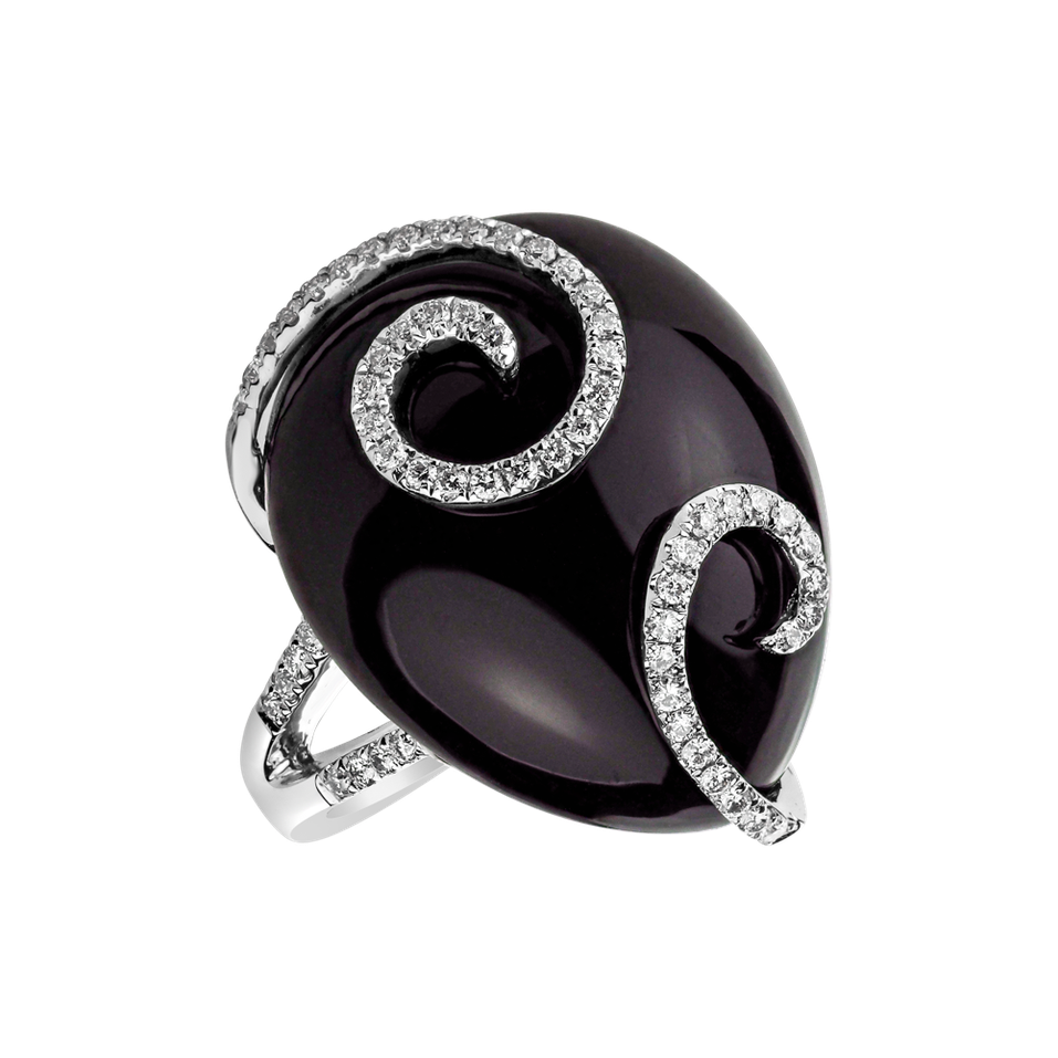 Diamond ring with Onyx Baroque Signature