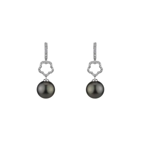 Diamond earrings with Pearl Daevas