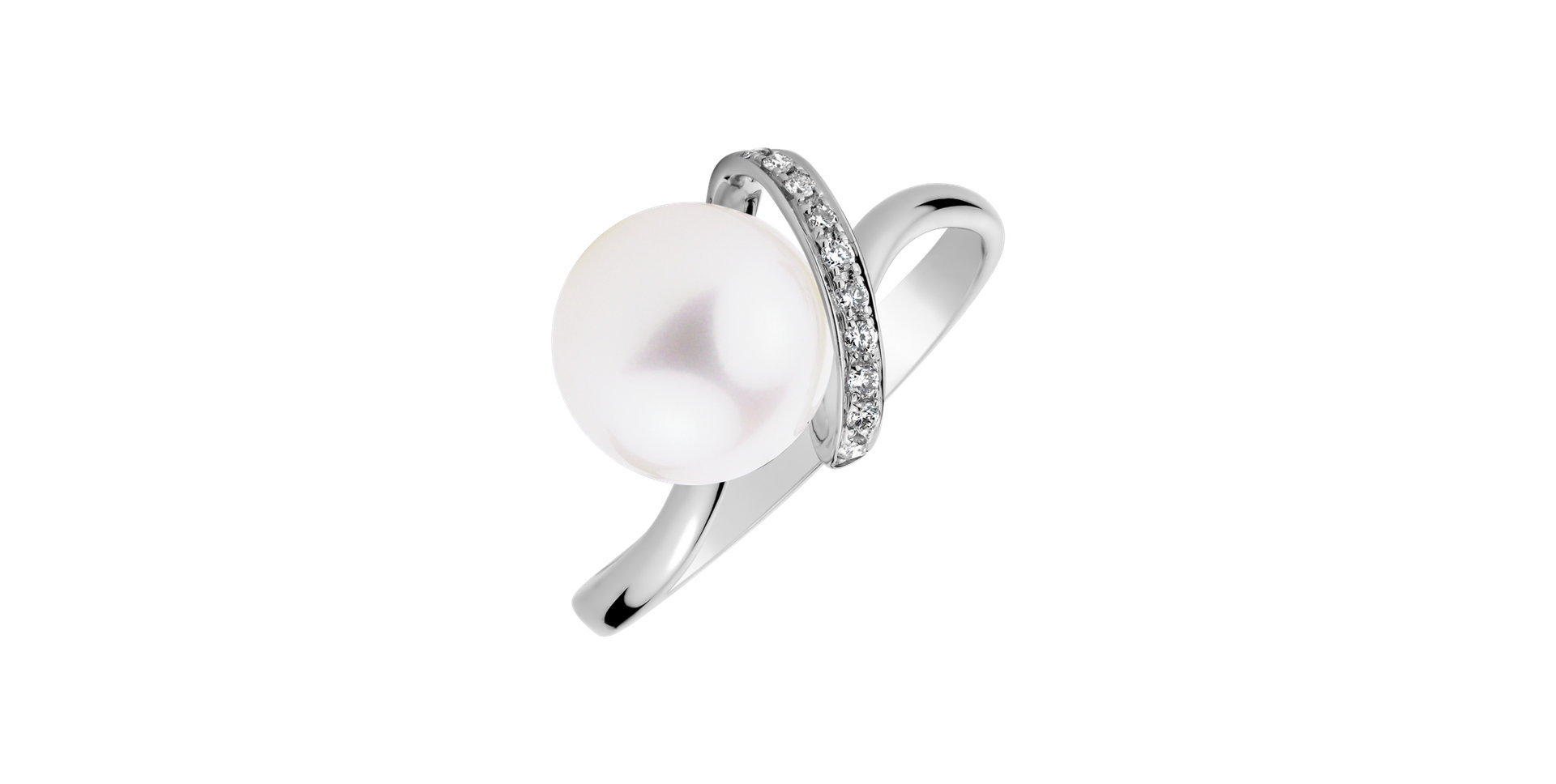 Diamond ring with Pearl River Magic
