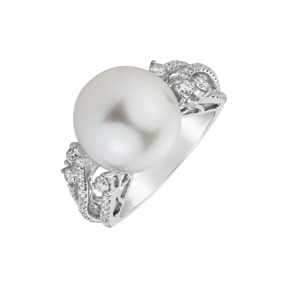 Diamond ring with Pearl Pristine Lagoon