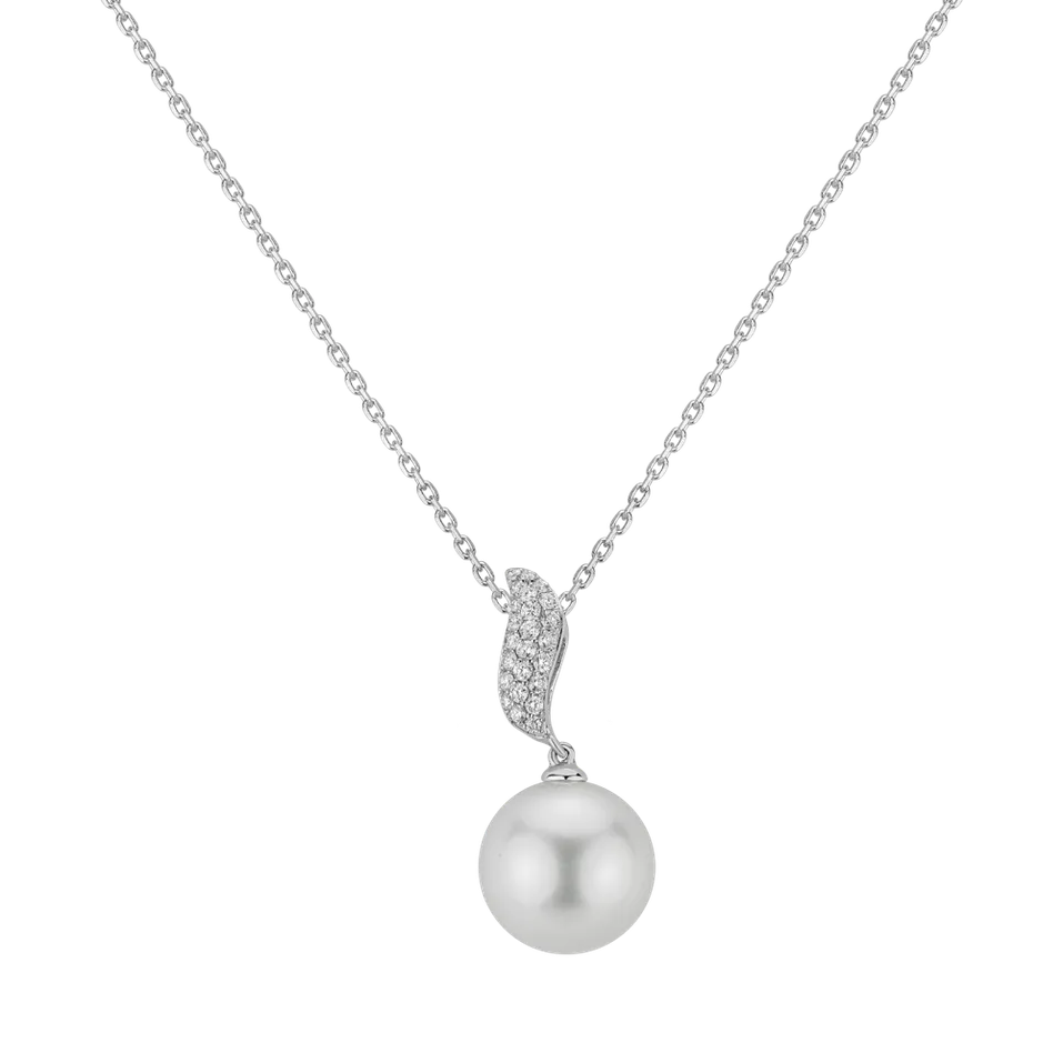 Diamond pendant with Pearl Steras