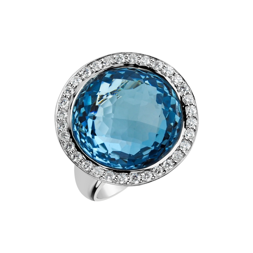 Diamond ring with Topaz Laith