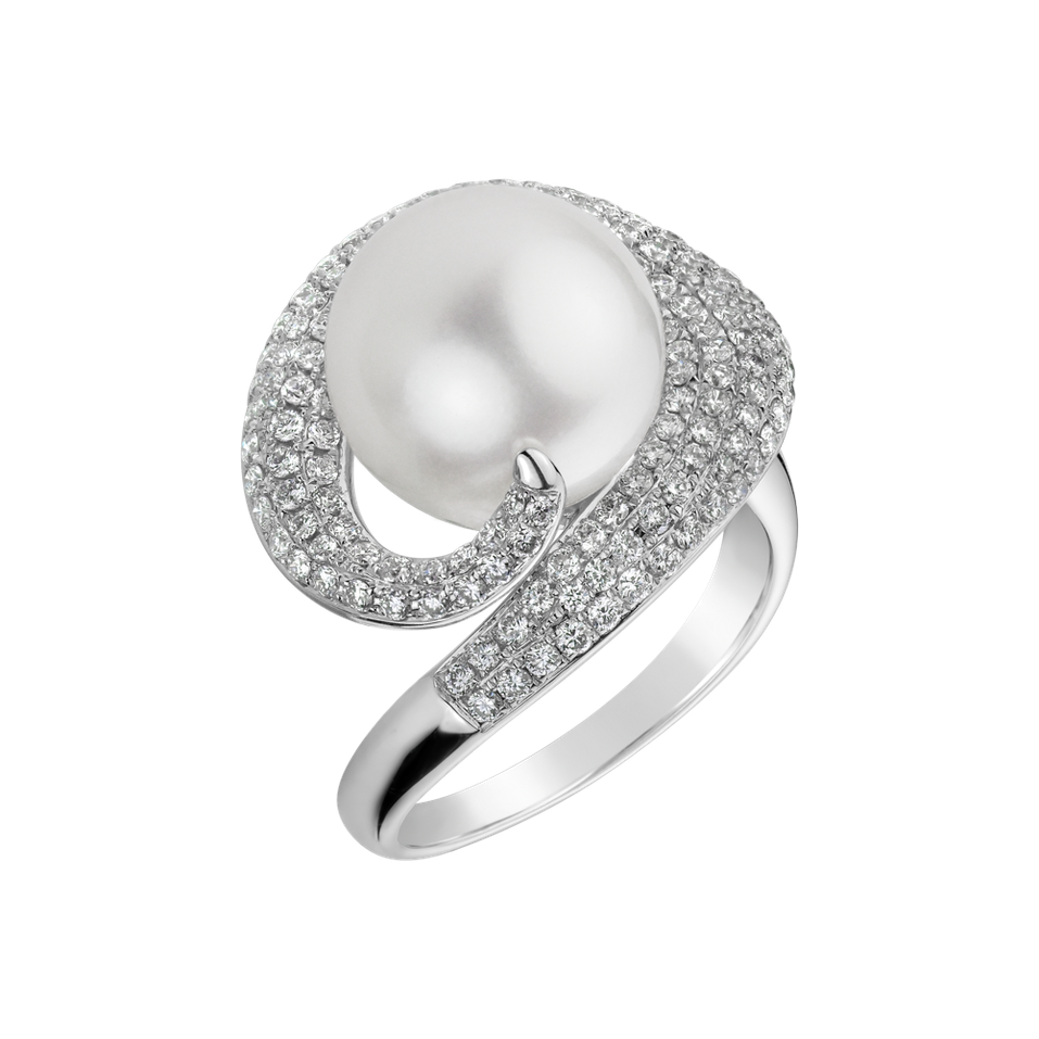 Diamond ring with Pearl Noah