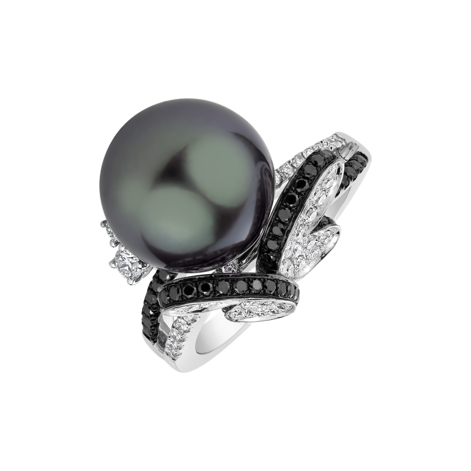 Ring with black and white diamonds and Pearl Bernice