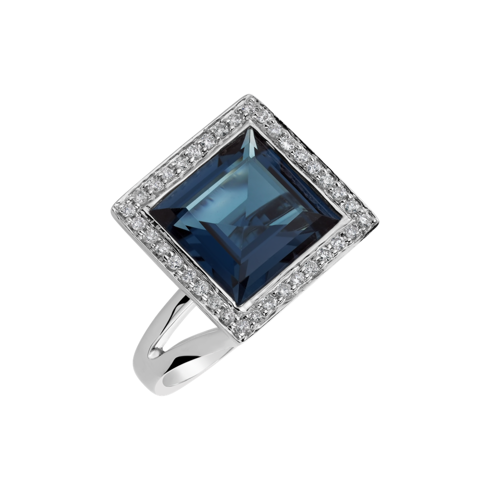 Diamond ring with Topaz Loria