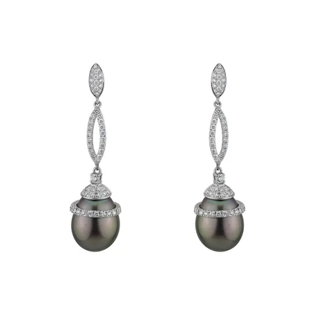 Diamond earrings with Pearl Isolated Sea