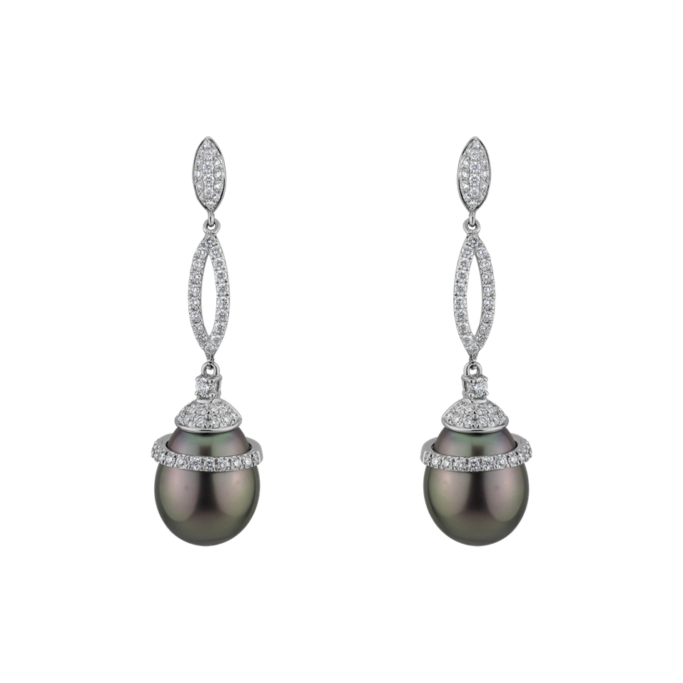 Diamond earrings with Pearl Isolated Sea