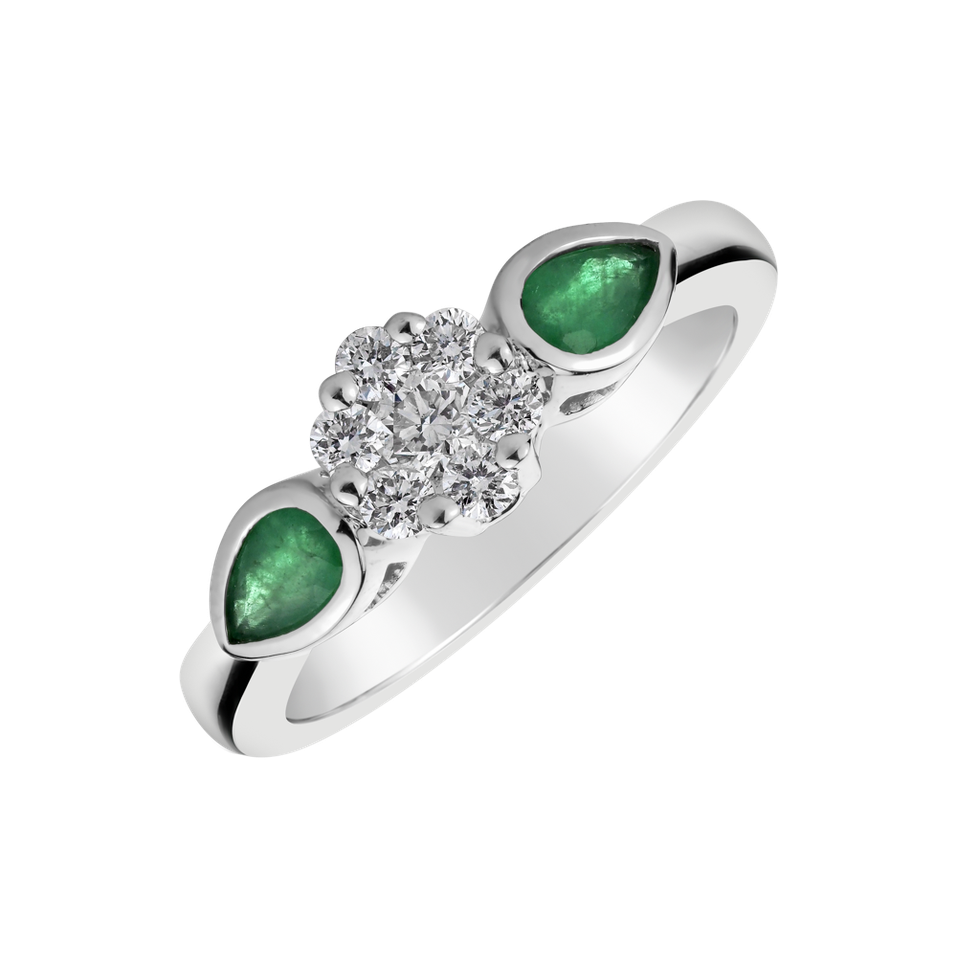 Diamond ring with Emerald Heaven Princess