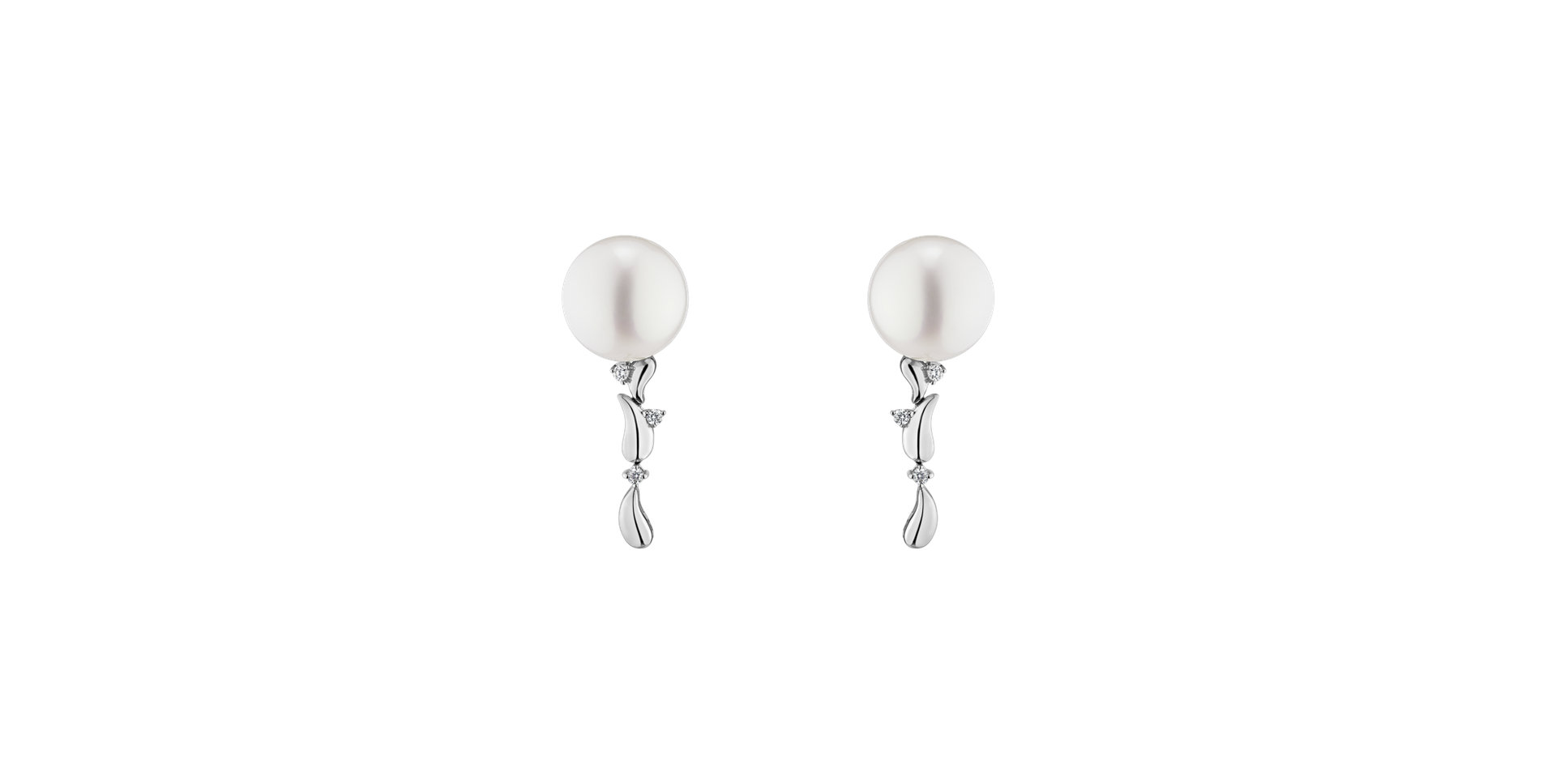 Diamond earrings with Pearl Monthei