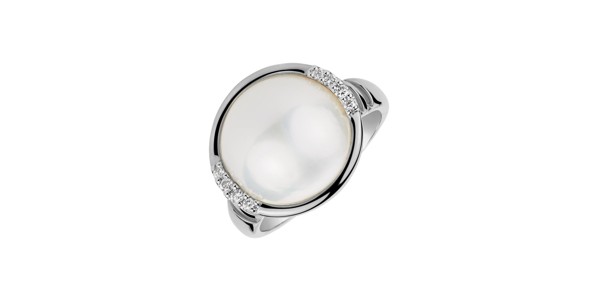 Diamond ring with Pearl Marina
