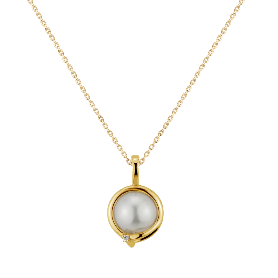 Diamond pendant with Pearl Euryale