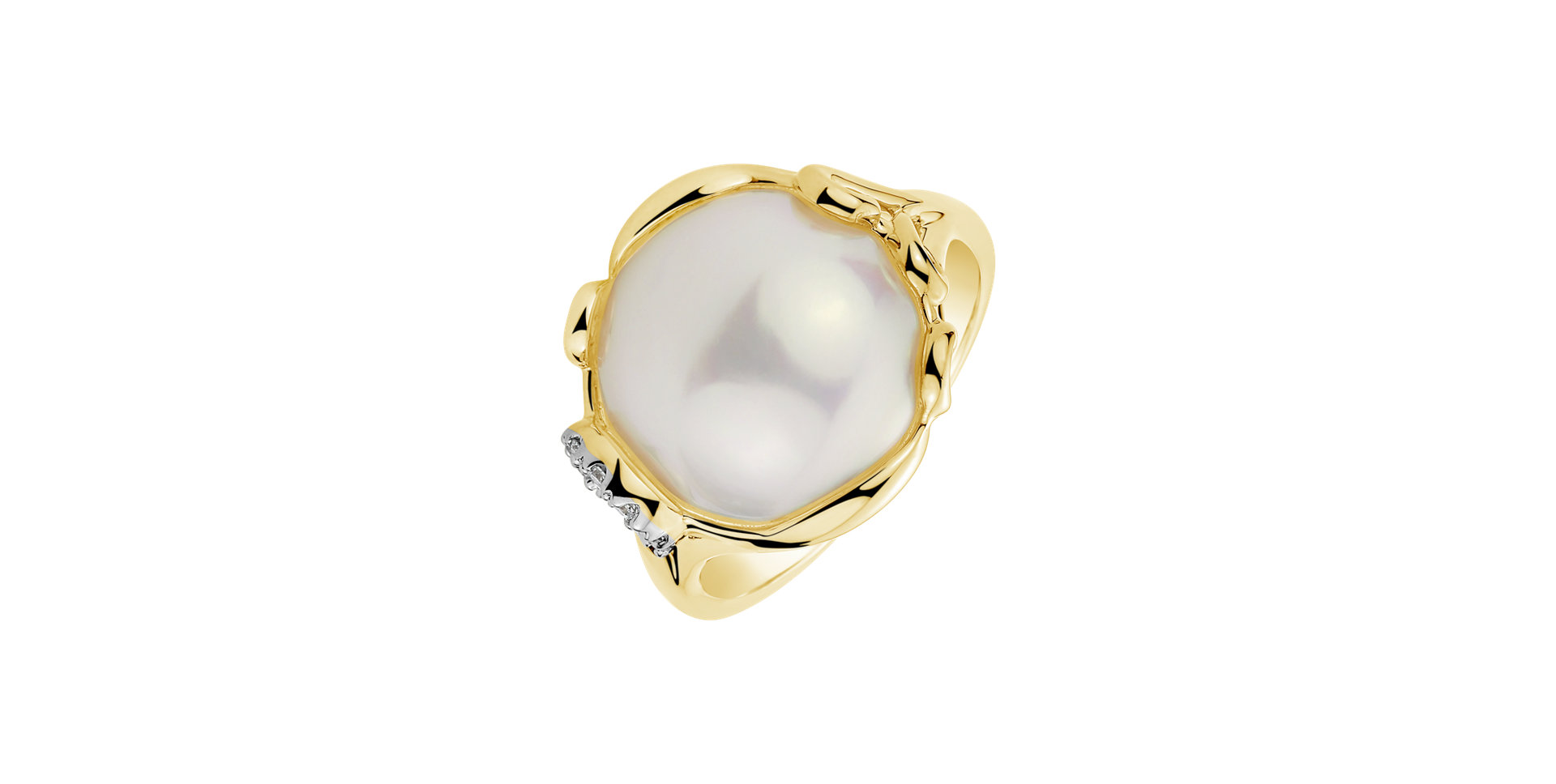 Diamond ring with Pearl Enchanted Pacific