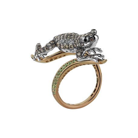 Ring with white, brown and black diamonds and Garnet Luxury Frog