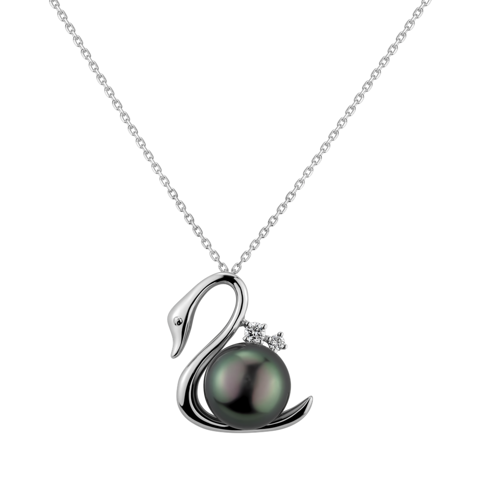 Diamond pendant with Pearl Nerinphe