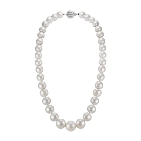 Diamond necklace with Pearl Shui