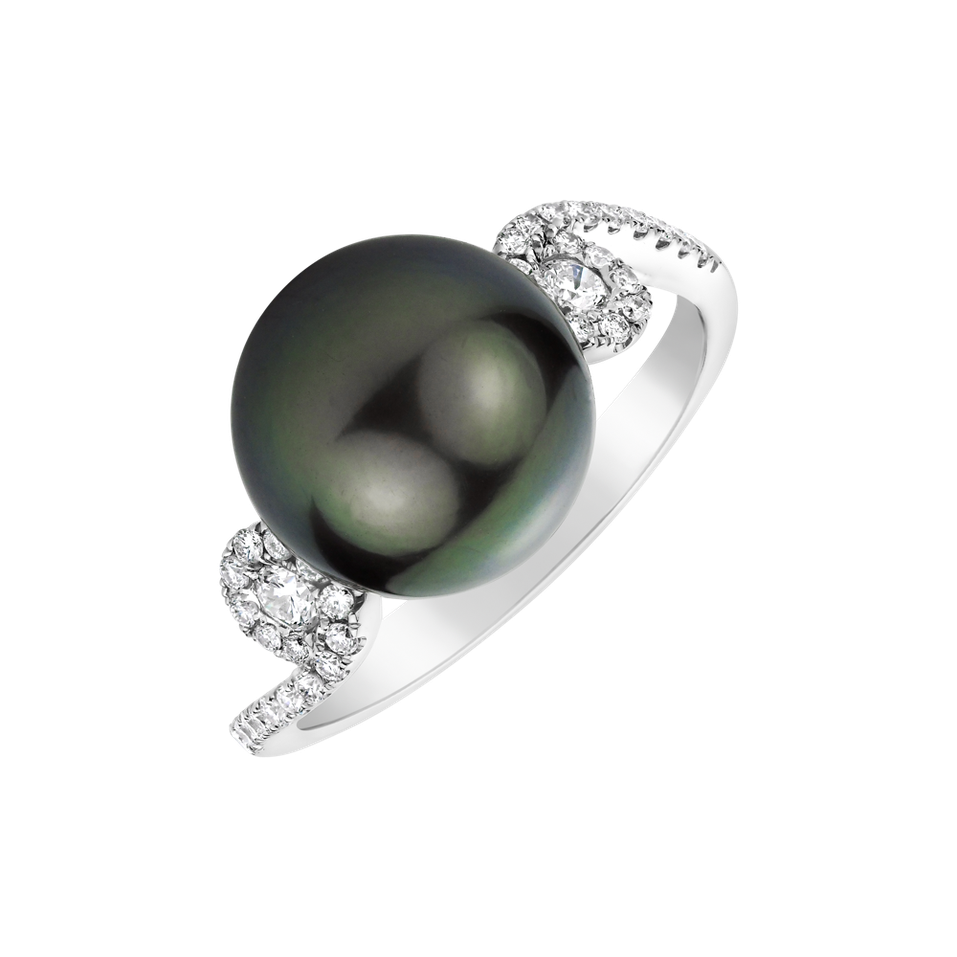 Diamond ring with Pearl Inayah