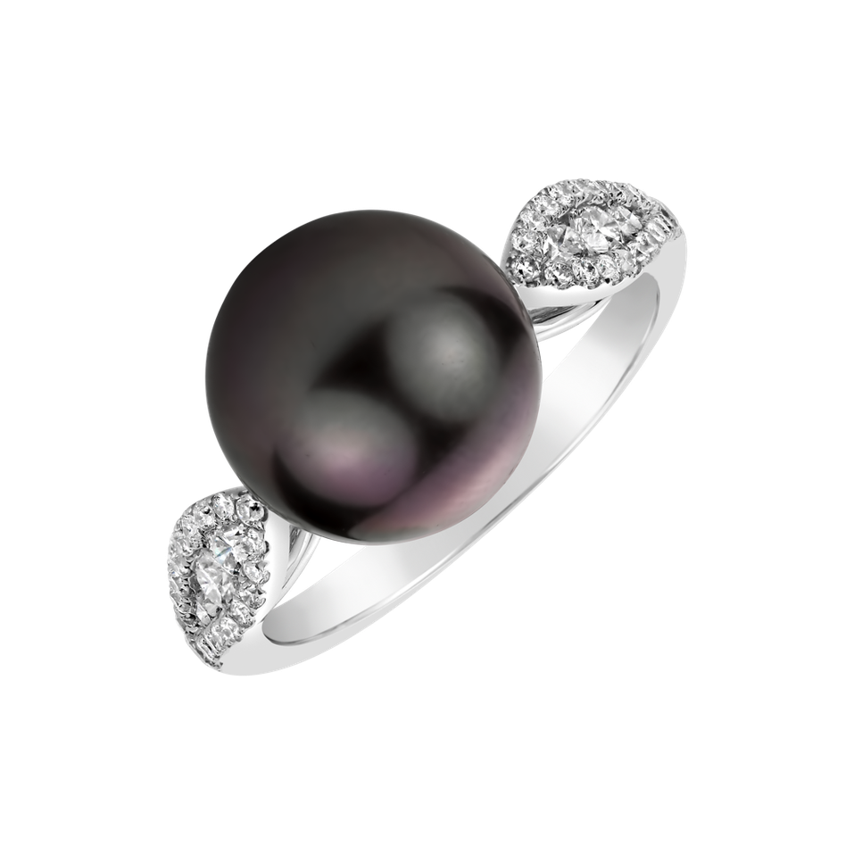 Diamond ring with Pearl Wiley