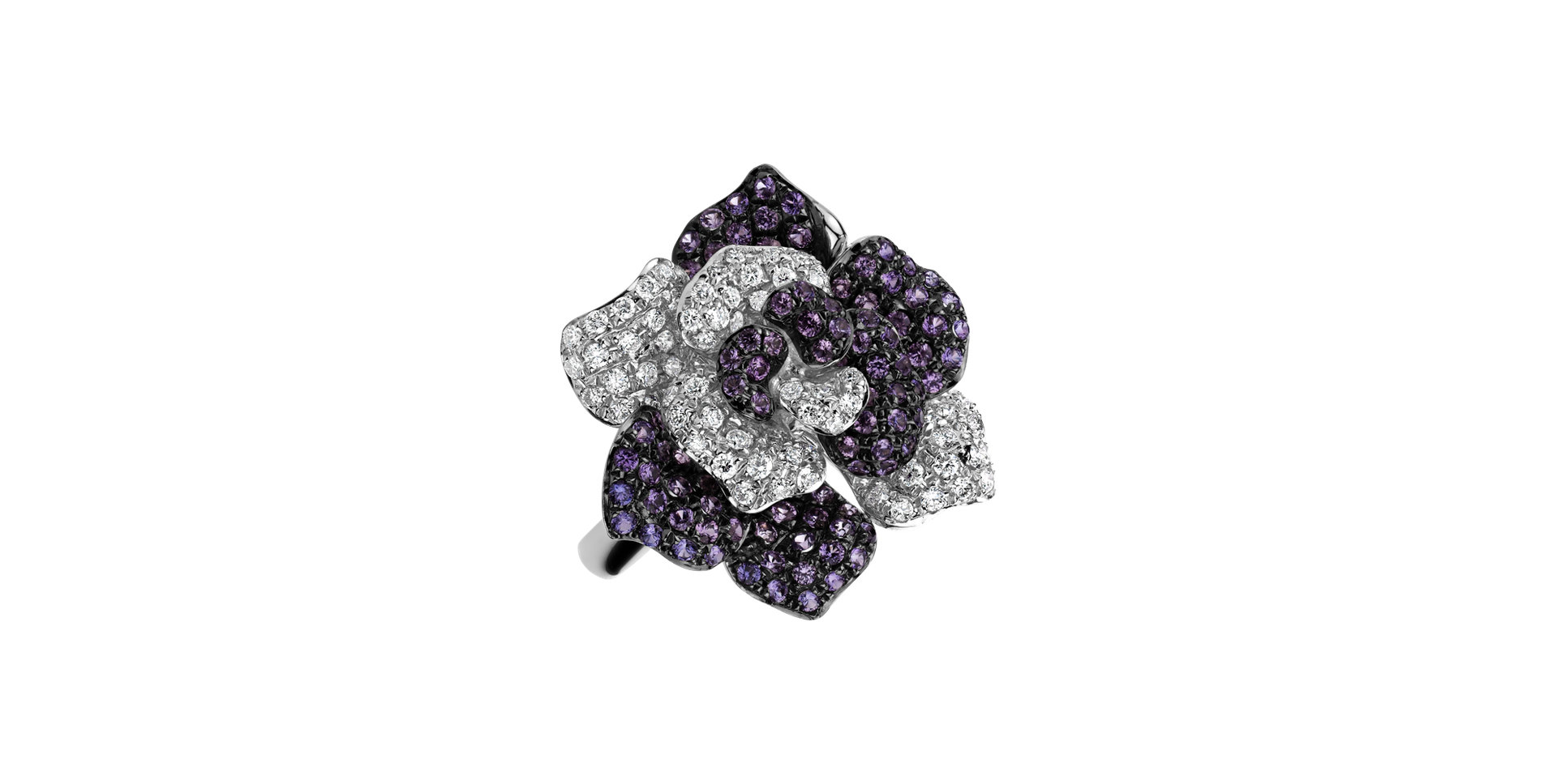 Diamond ring with Sapphire Heavenly Magnolia