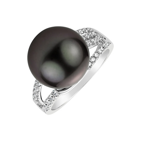 Diamond ring with Pearl Jarvis