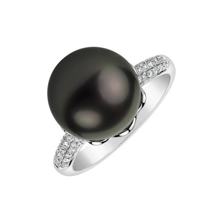 Diamond ring with Pearl Parinaz