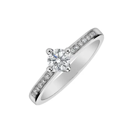 Diamond ring Violet