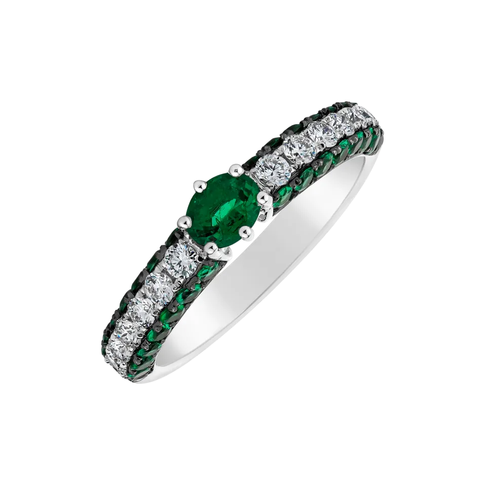 Diamond ring with Emerald The Emerald Way