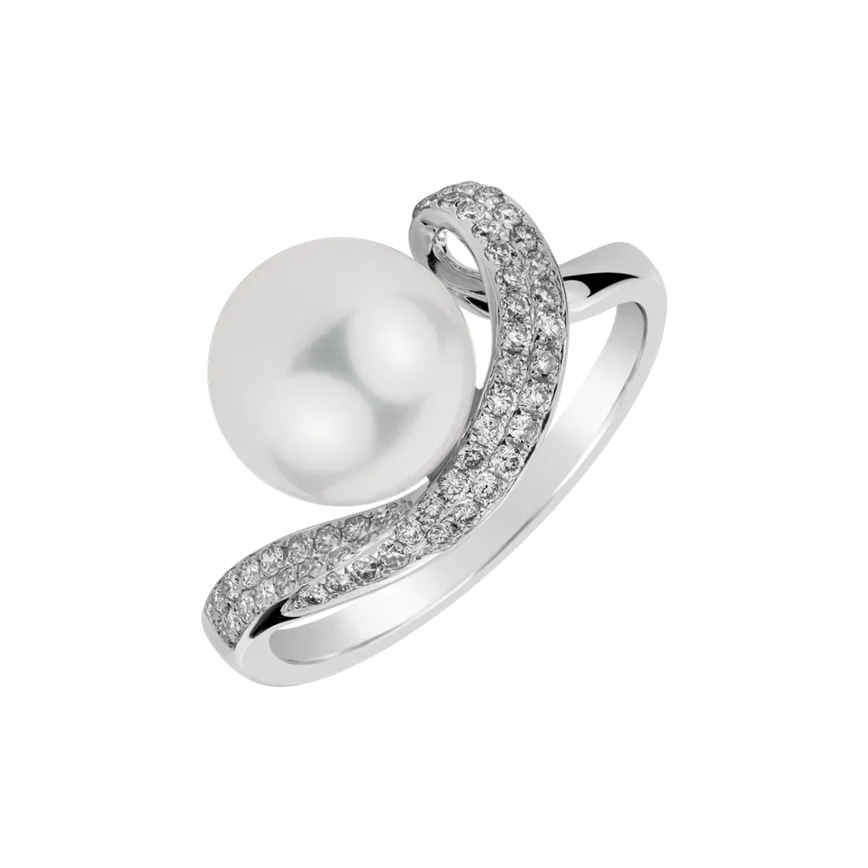 Diamond ring with Pearl White Lagoon