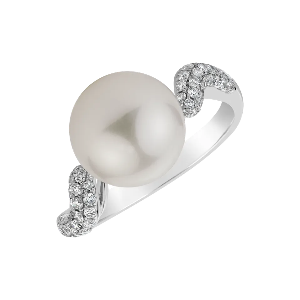 Diamond ring with Pearl Purity of Water