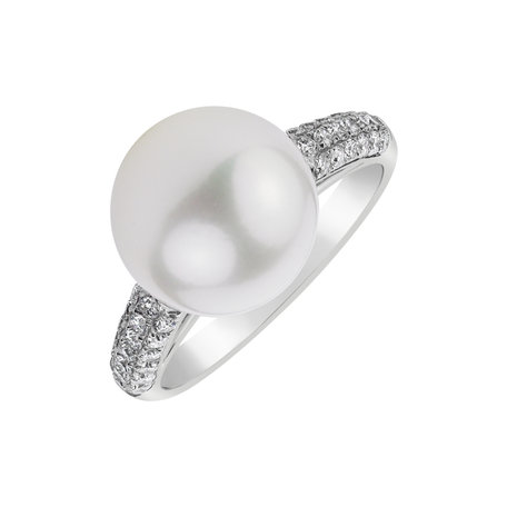 Diamond ring with Pearl Rosay