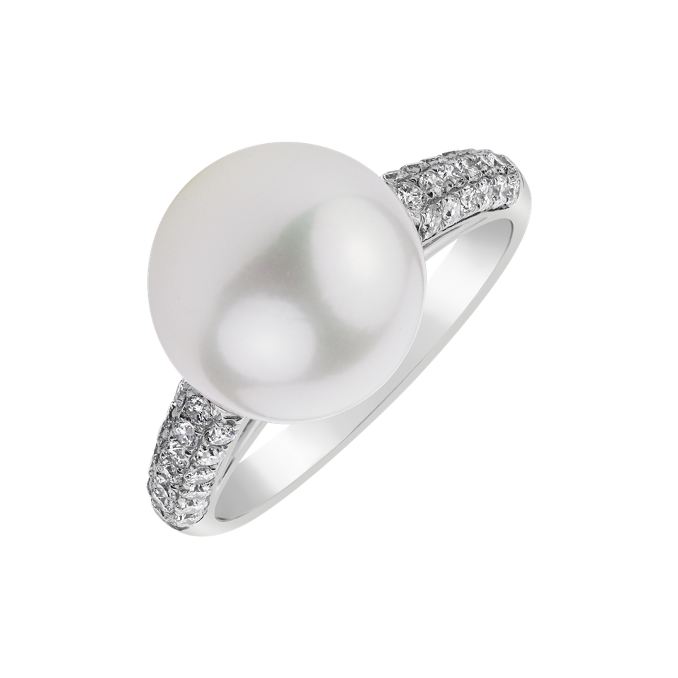 Diamond ring with Pearl Rosay
