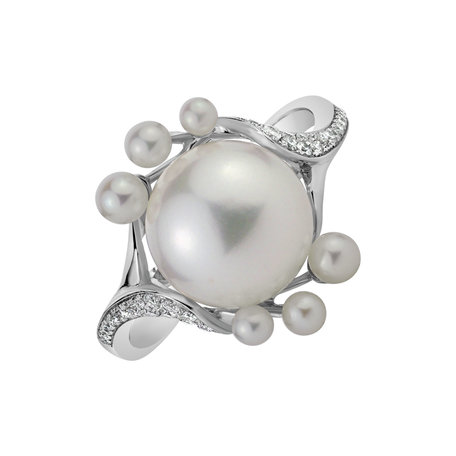 Diamond ring with Pearl White Virgin