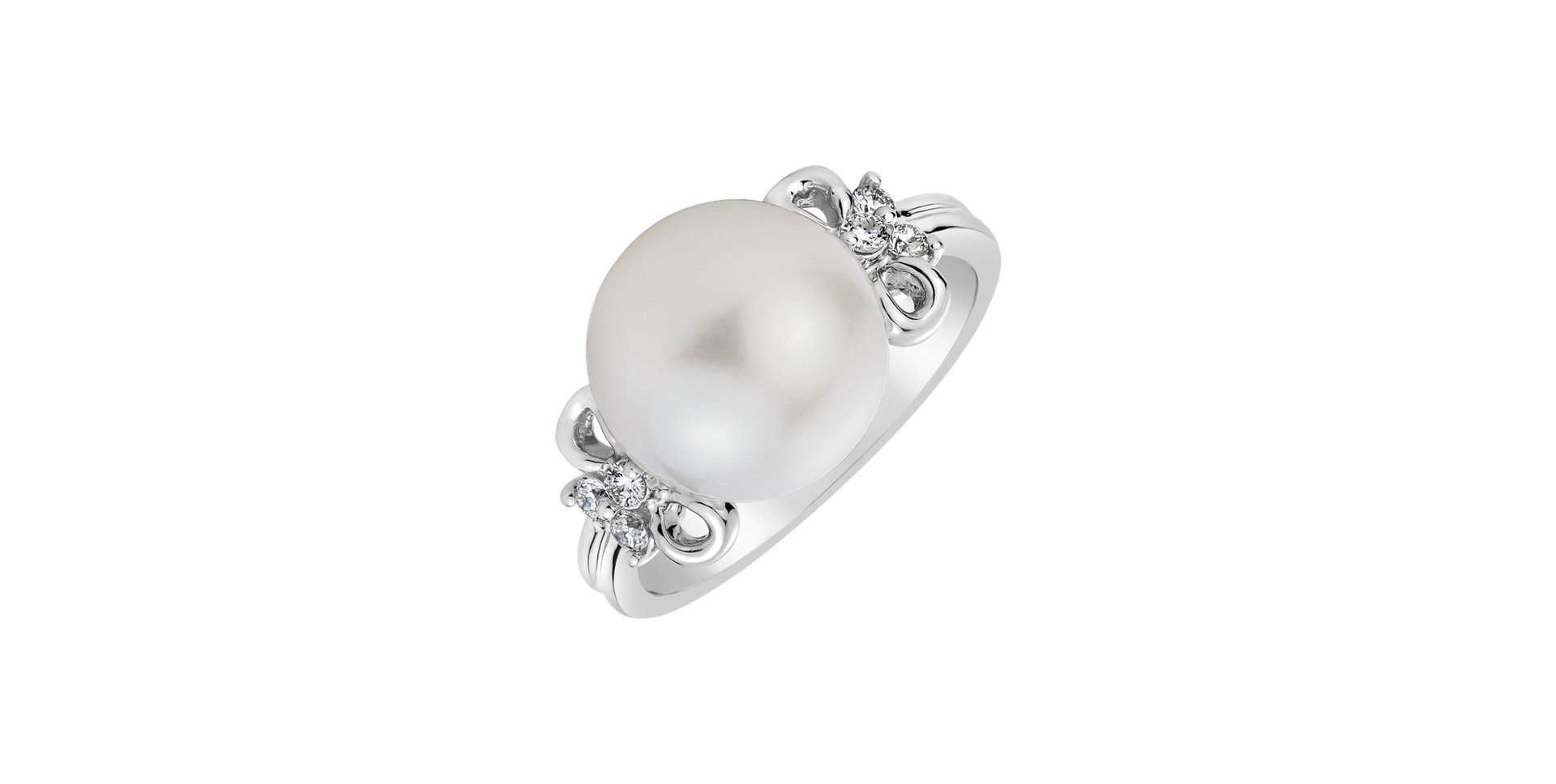 Diamond ring with Pearl Oadira