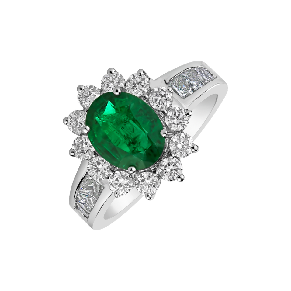 Diamond ring with Emerald Versailles Eminence