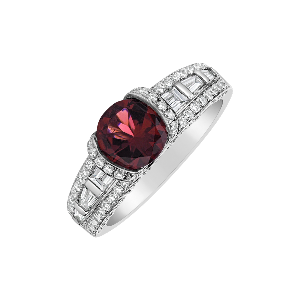 Diamond ring with Tourmalíne Red Treasure