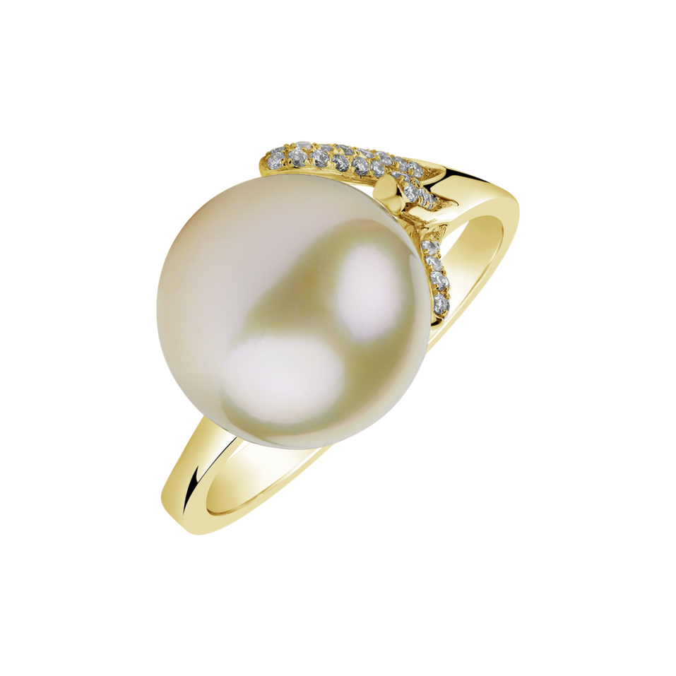 Diamond ring with Pearl Ameswell