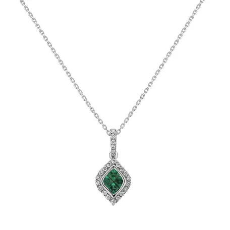 Diamond pendant with Emerald Fride