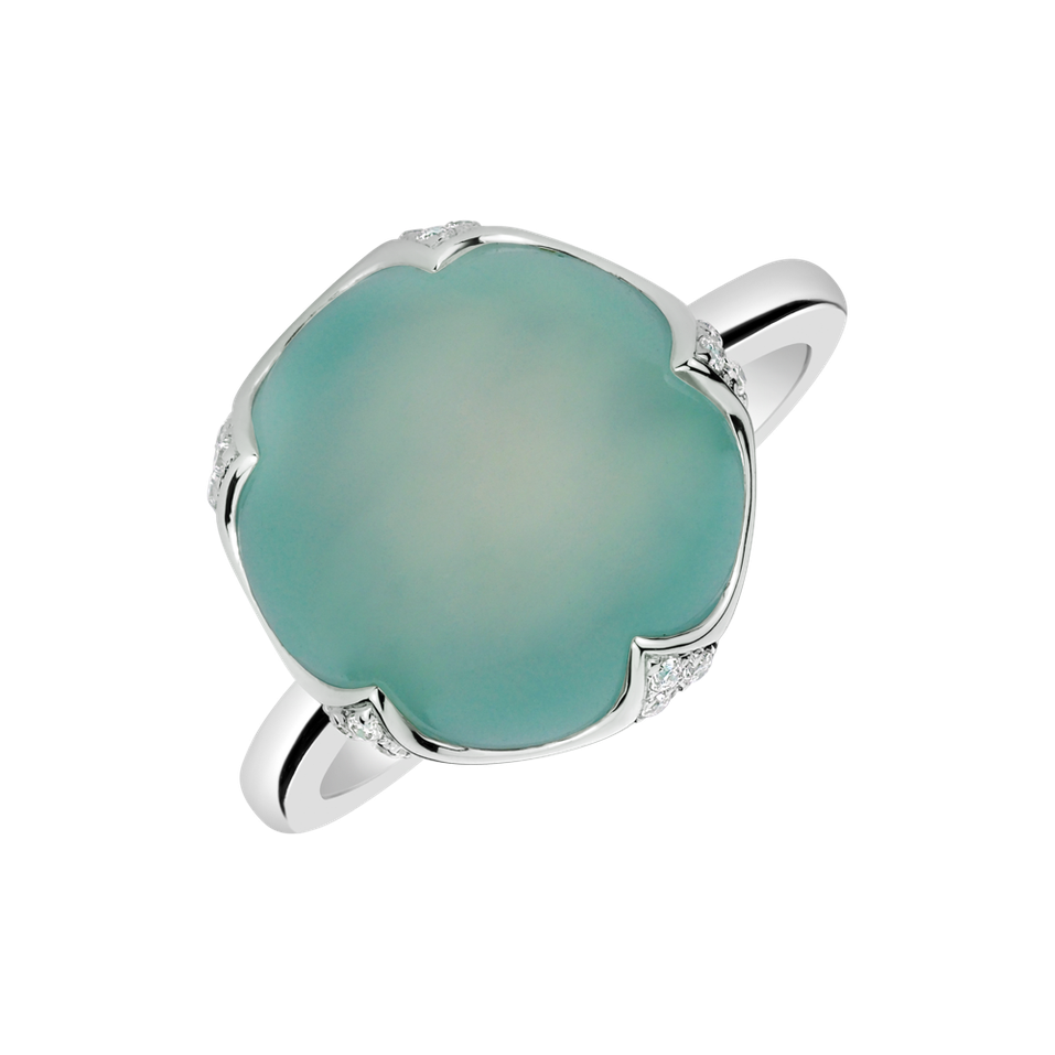 Diamond ring with Chalcedony Vivid Blossom