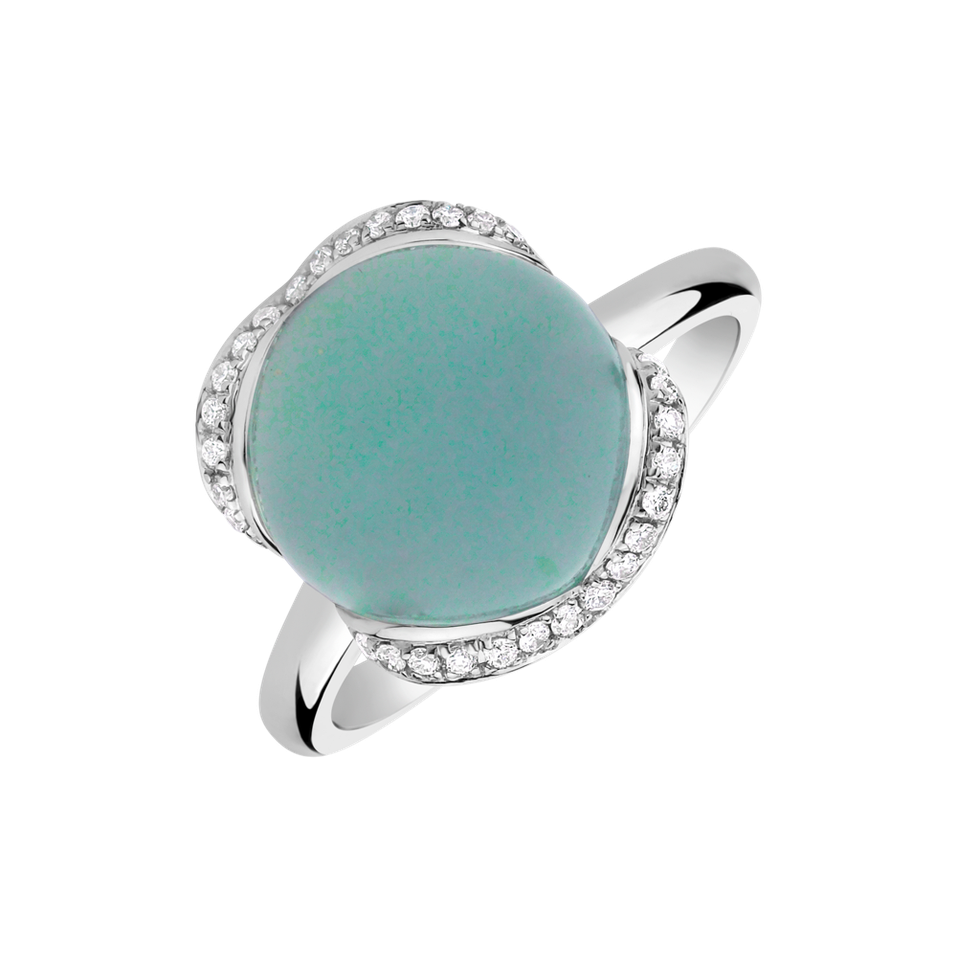 Diamond ring with Chalcedony Rainbow Princess