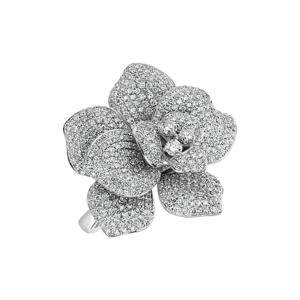 Diamond ring Demanding Excellence