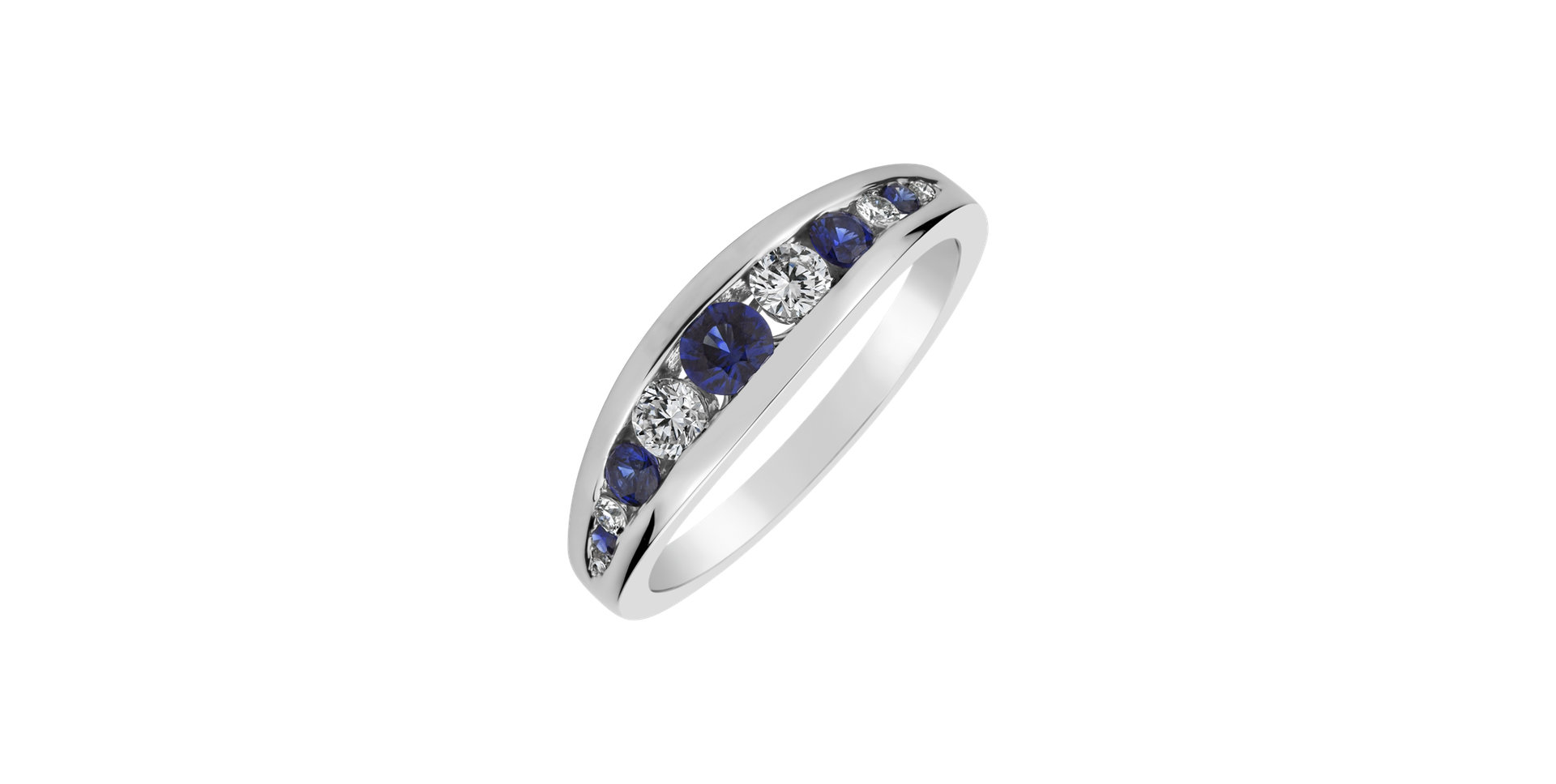 Diamond ring with Sapphire Aiponyth