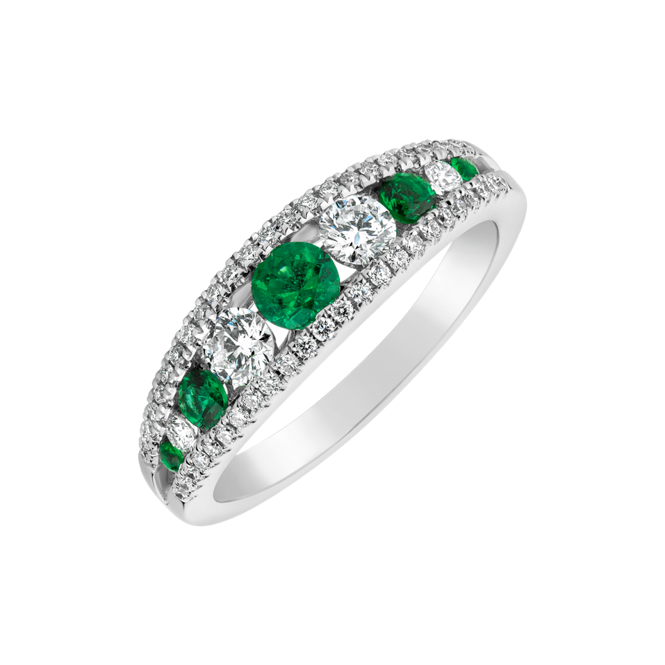Diamond ring with Emerald Anwenus