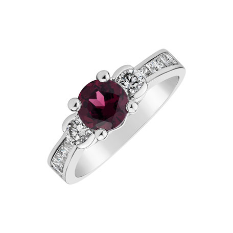 Diamond ring with Rhodolite Kiaria