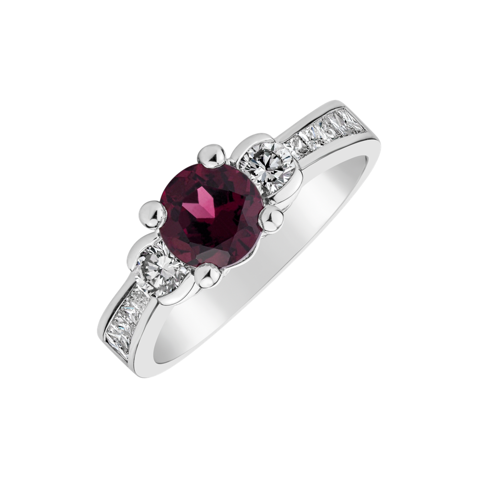 Diamond ring with Rhodolite Kiaria