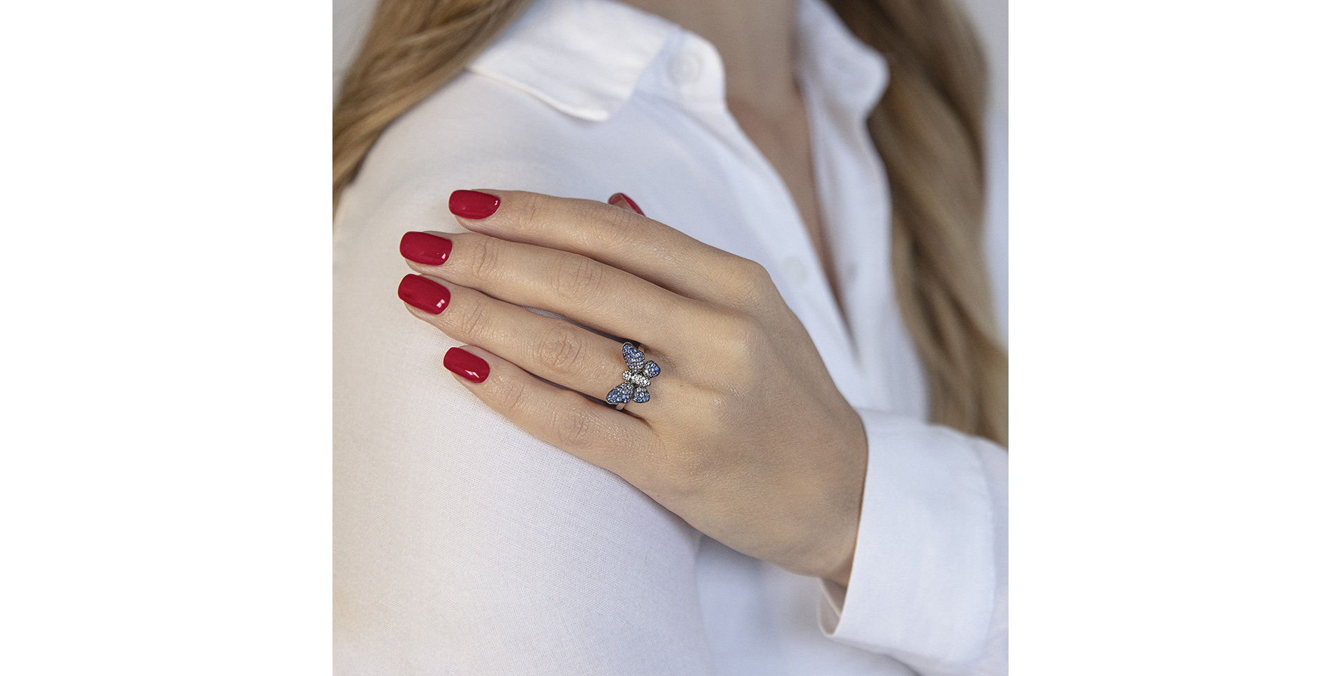 Diamond ring with Sapphire Glamorous Butterfly