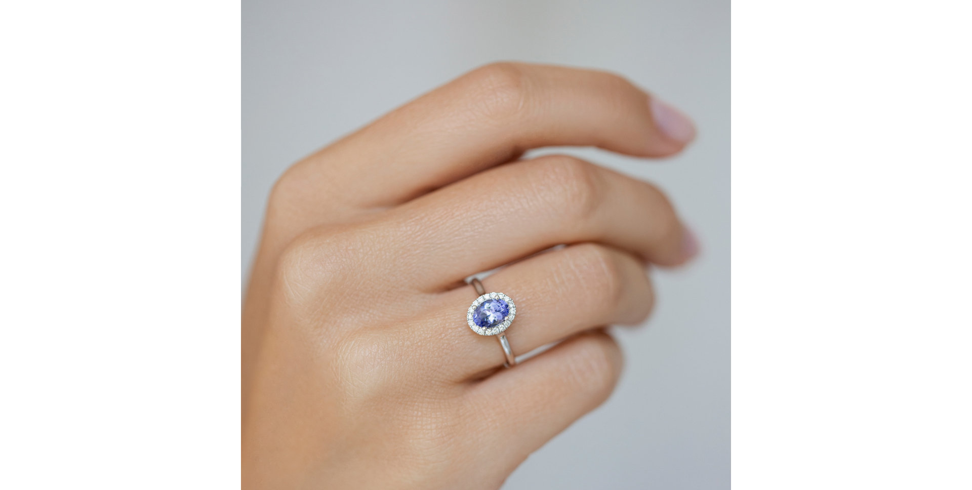 Diamond ring with Tanzanite Princess Wish