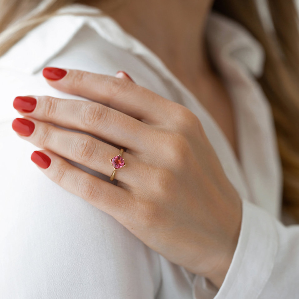 Diamond ring with Tourmalíne Rosie