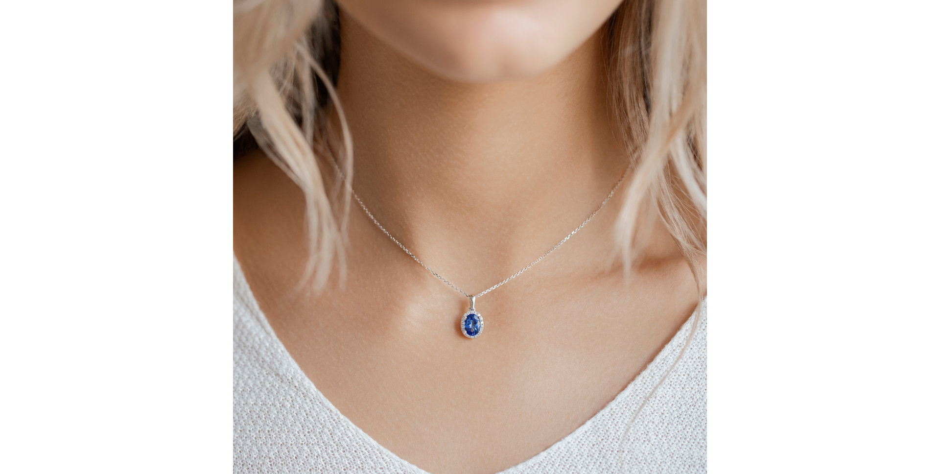 Diamond pendant with Sapphire Princess Essence
