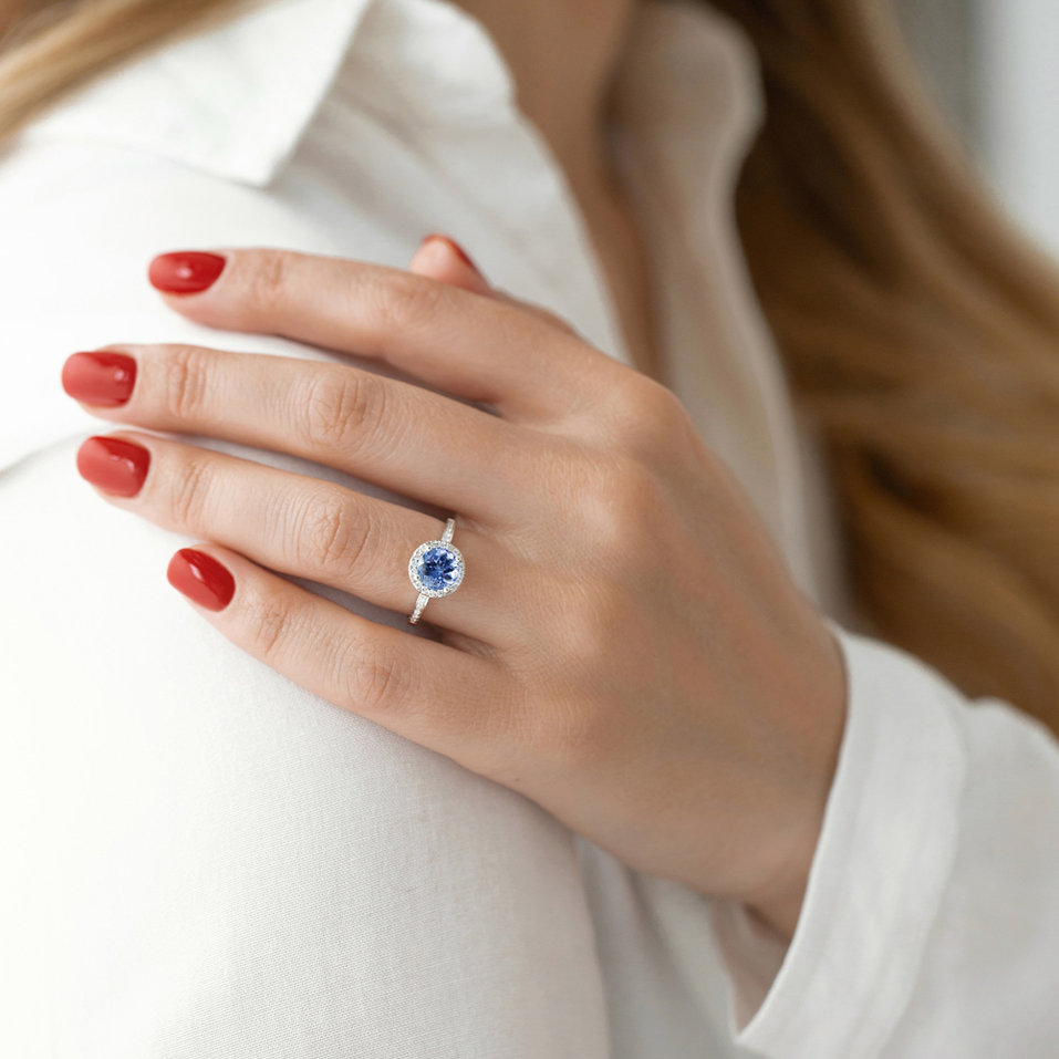Diamond ring with Tanzanite Sin Signature
